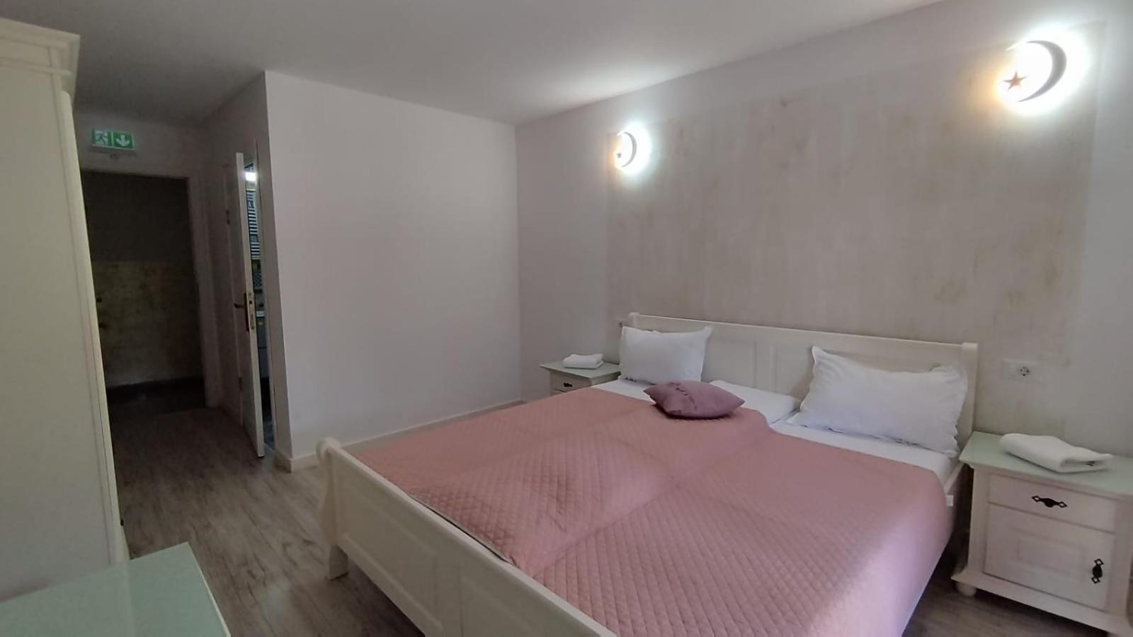 La Rascruce De Ape Otel Sucevita Dış mekan fotoğraf